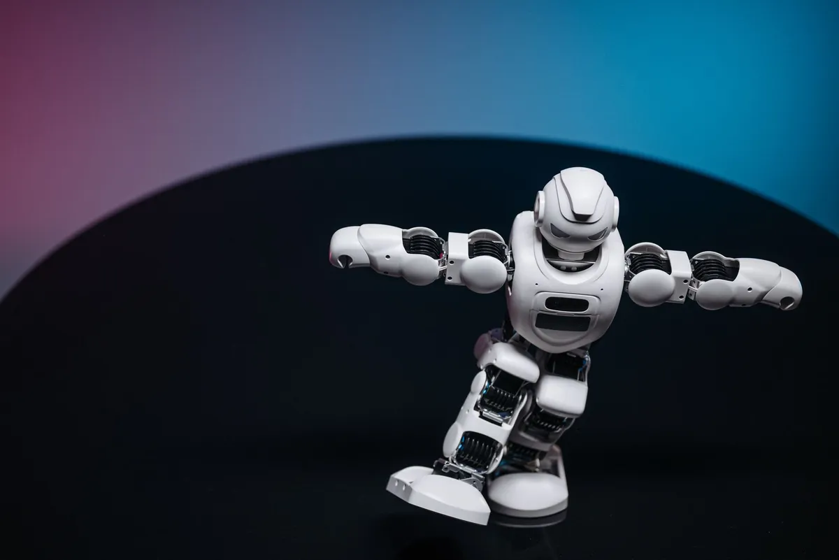 AI in Robotics: How Physics-Informed Neural Networks Are Revolutionizing Humanoid Machines from Boston Dynamics to Tesla Optimus