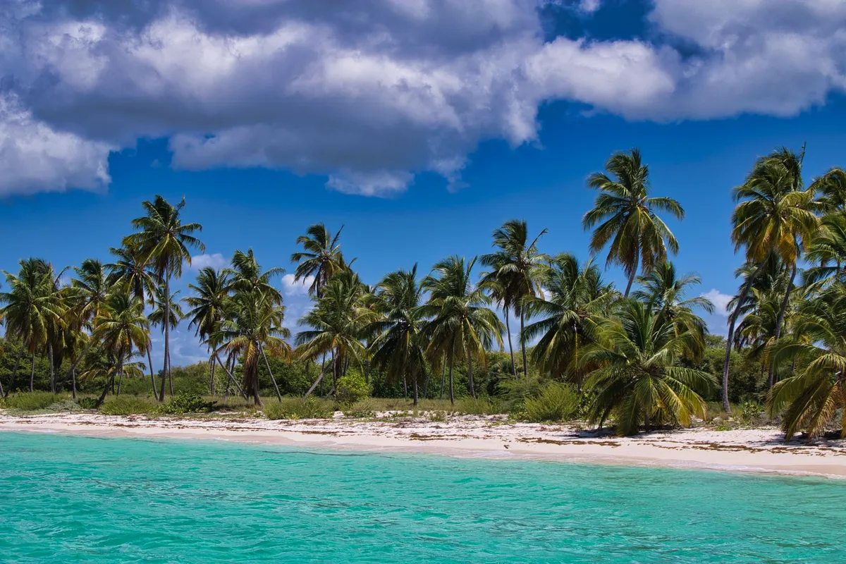 Antigua and Barbuda Unveiled: A Digital Nomad’s Paradise of Turquoise Waters, Spice-Infused Cuisine, and Colonial Charm