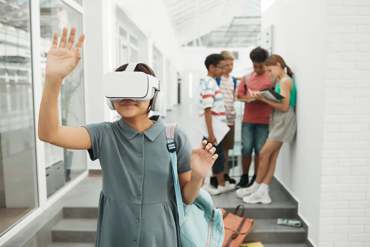 Accurate tracking in VR classroom