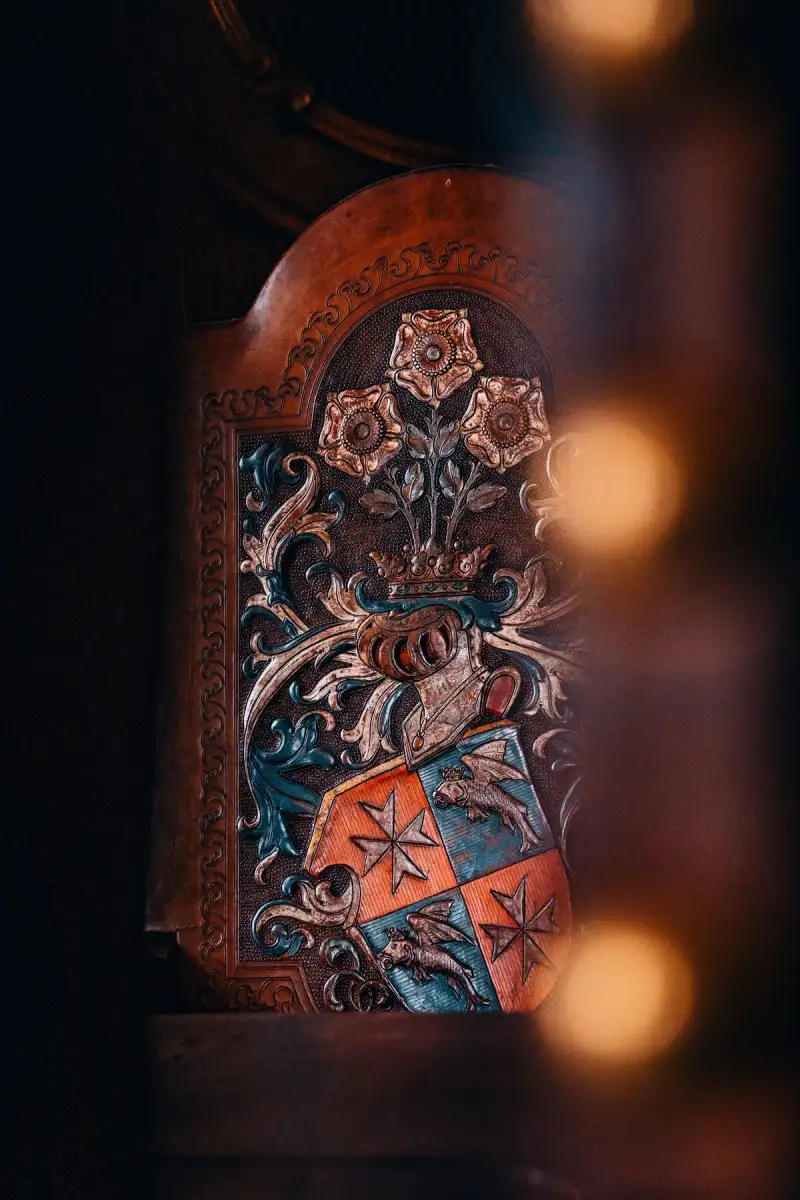 Beyond the Spine: Unearthing Stories in the Obscure World of Armorial Bookplates