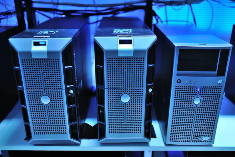 Breaking the Data Center Bottleneck with Light-Speed Interconnects: Silicon Photonics Revolution