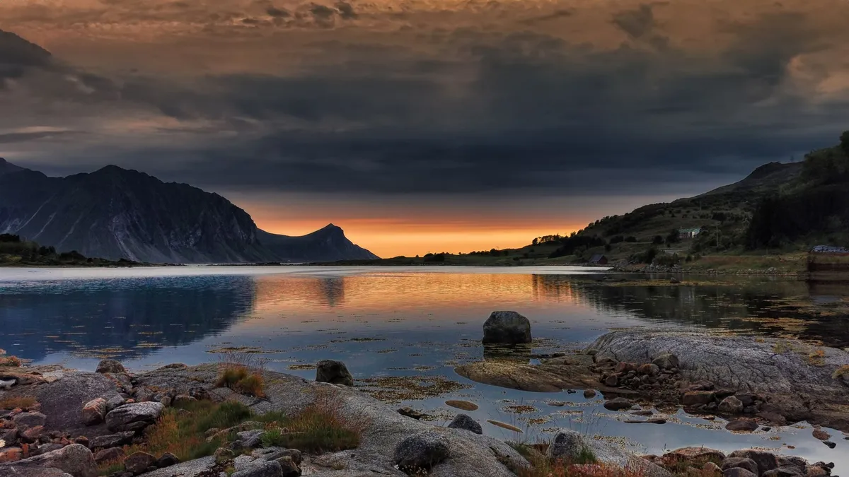 Chasing the Endless Day: A Photographer’s Manual for Lofoten’s Midnight Sun