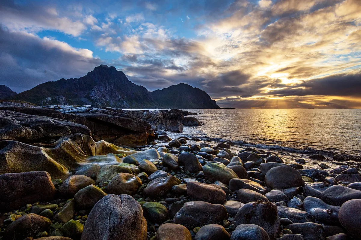 Midnight sun over Reine