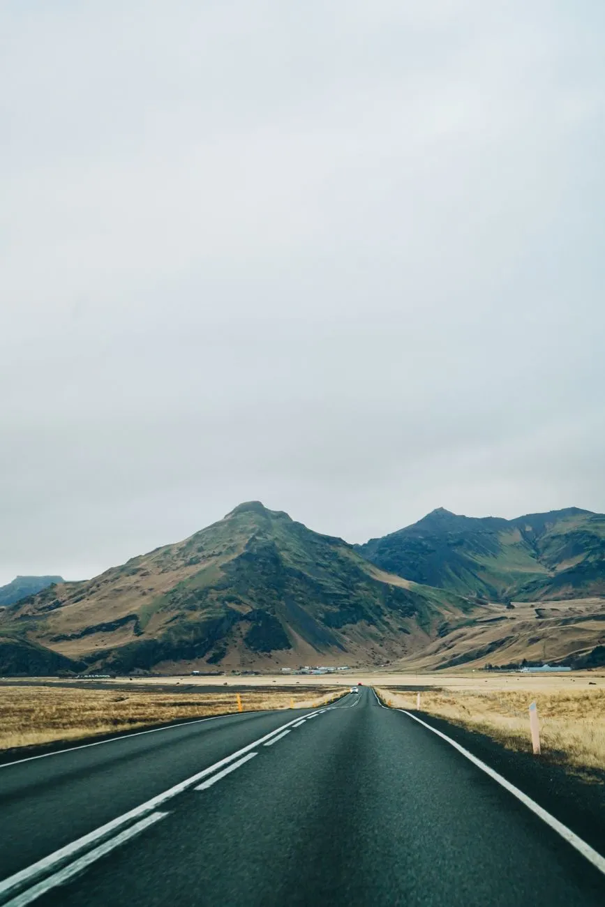 Chloe Tremblay’s Epic 10-Day Iceland Ring Road Adventure: A Budgeter’s Paradise and Luxury Dream
