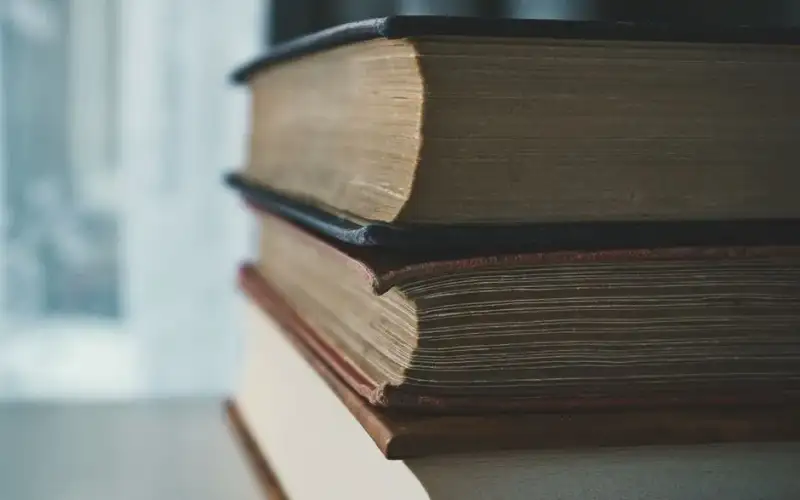 Der Verborgene Kosmos am Buchschnitt: Eine Reise in die Welt der Fore-edge Paintings