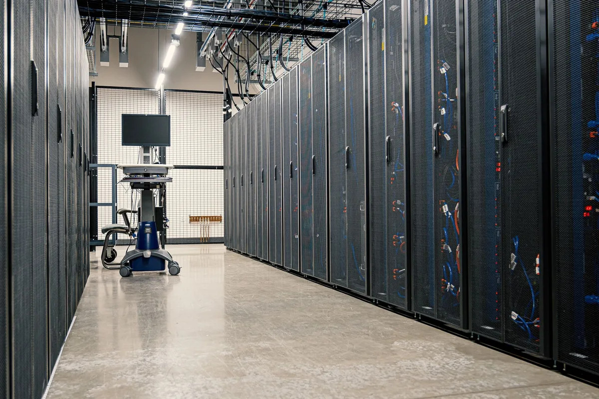 Data center rack with SSDs