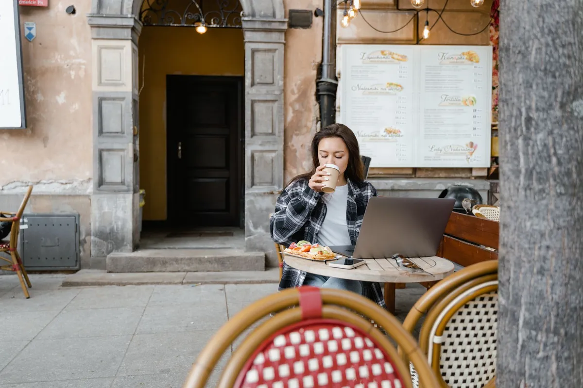 From Ancient Ruins to Modern Cafés: The Nomad’s Guide to Living History and Gourmet Delights