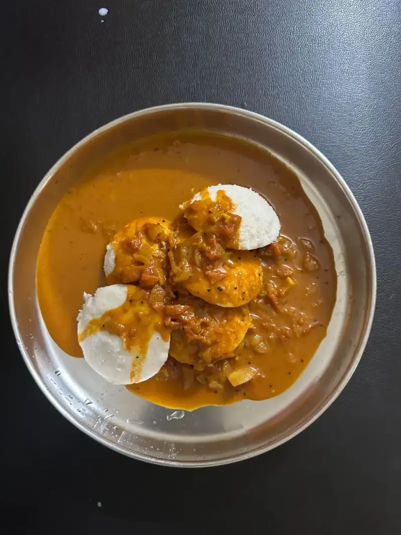 Idli Sambar with coconut chutney