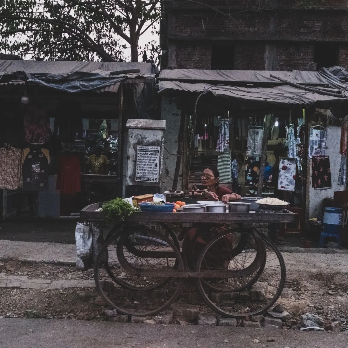 Il Battito Speziato di Mumbai: Un Viaggio nei Vicoli del Gusto che Sfida le Convenzioni