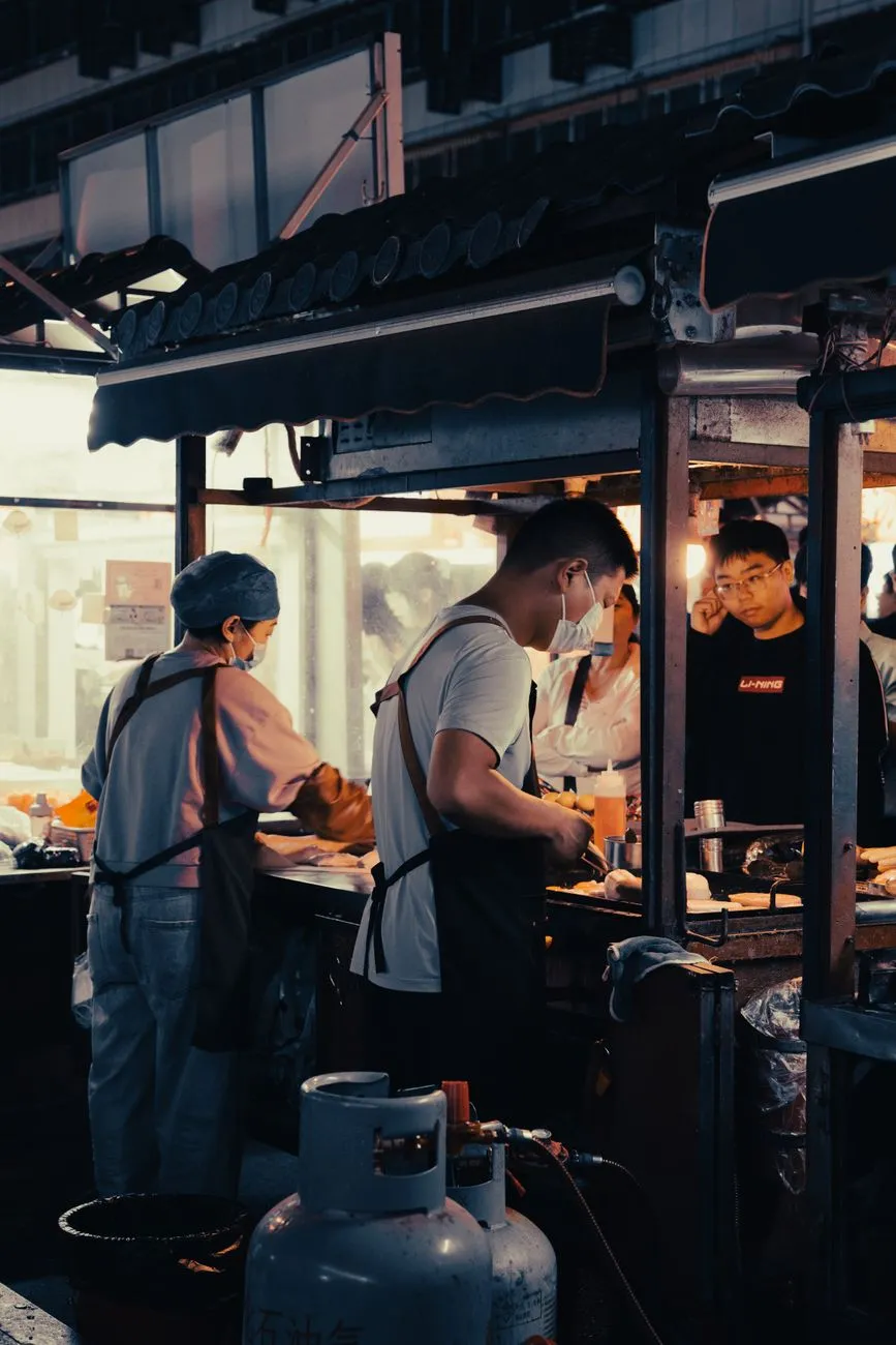 Street food vendors in Mumbai