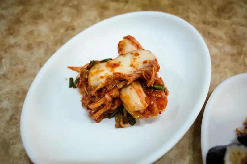 Le processus de préparation du kimchi