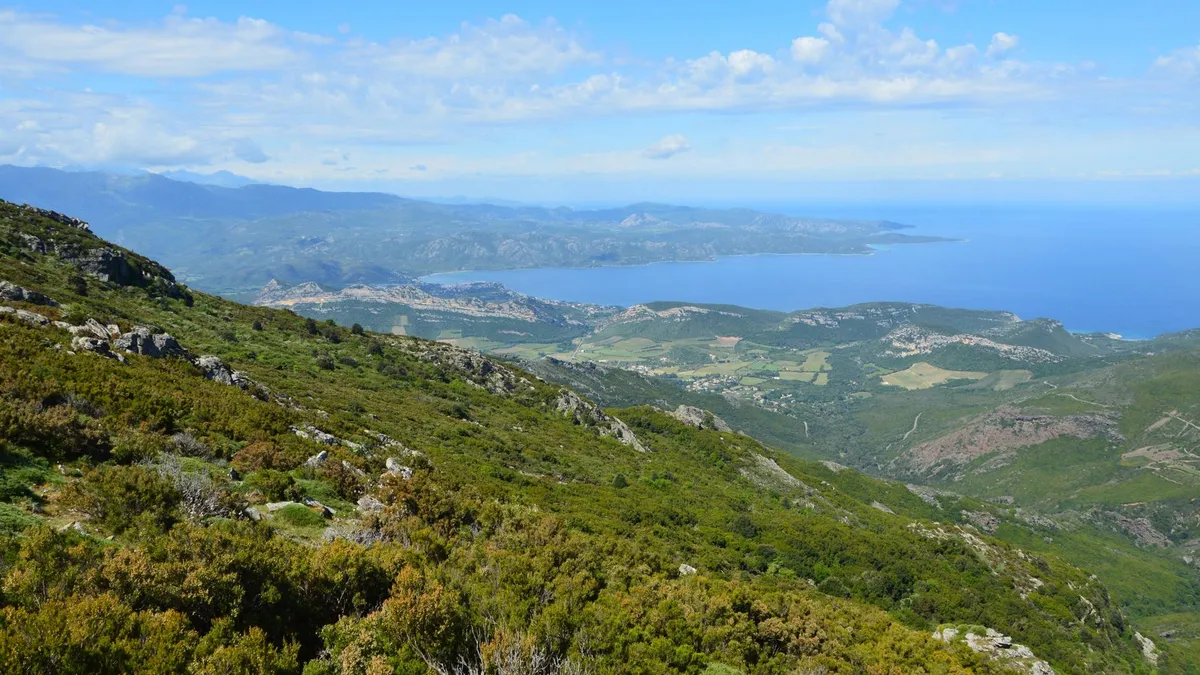 La Corse : Éclats de granit et murmures de Méditerranée