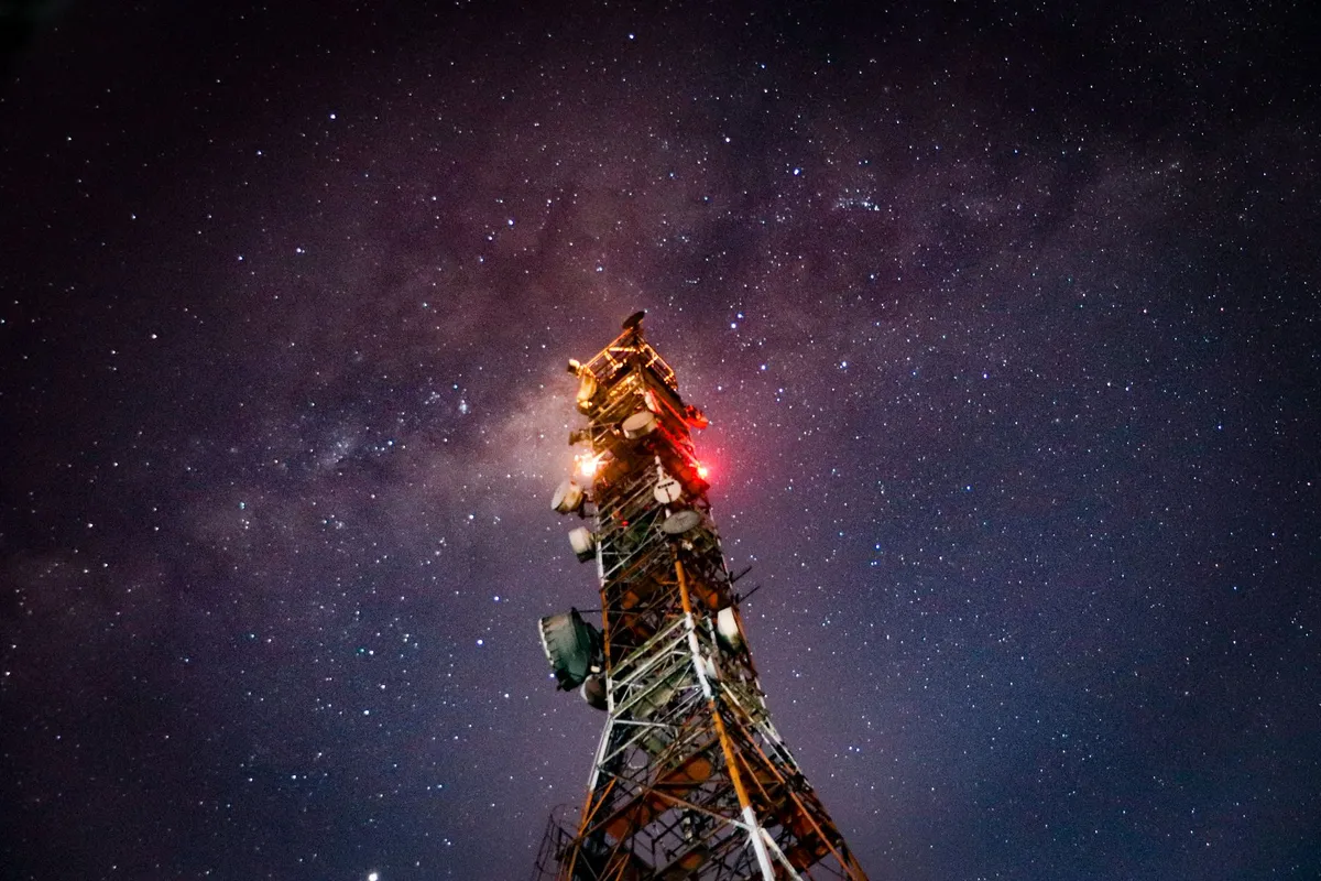 Laser Highways in Orbit: Decoding the Physics and Engineering of Optical Inter‑Satellite Links