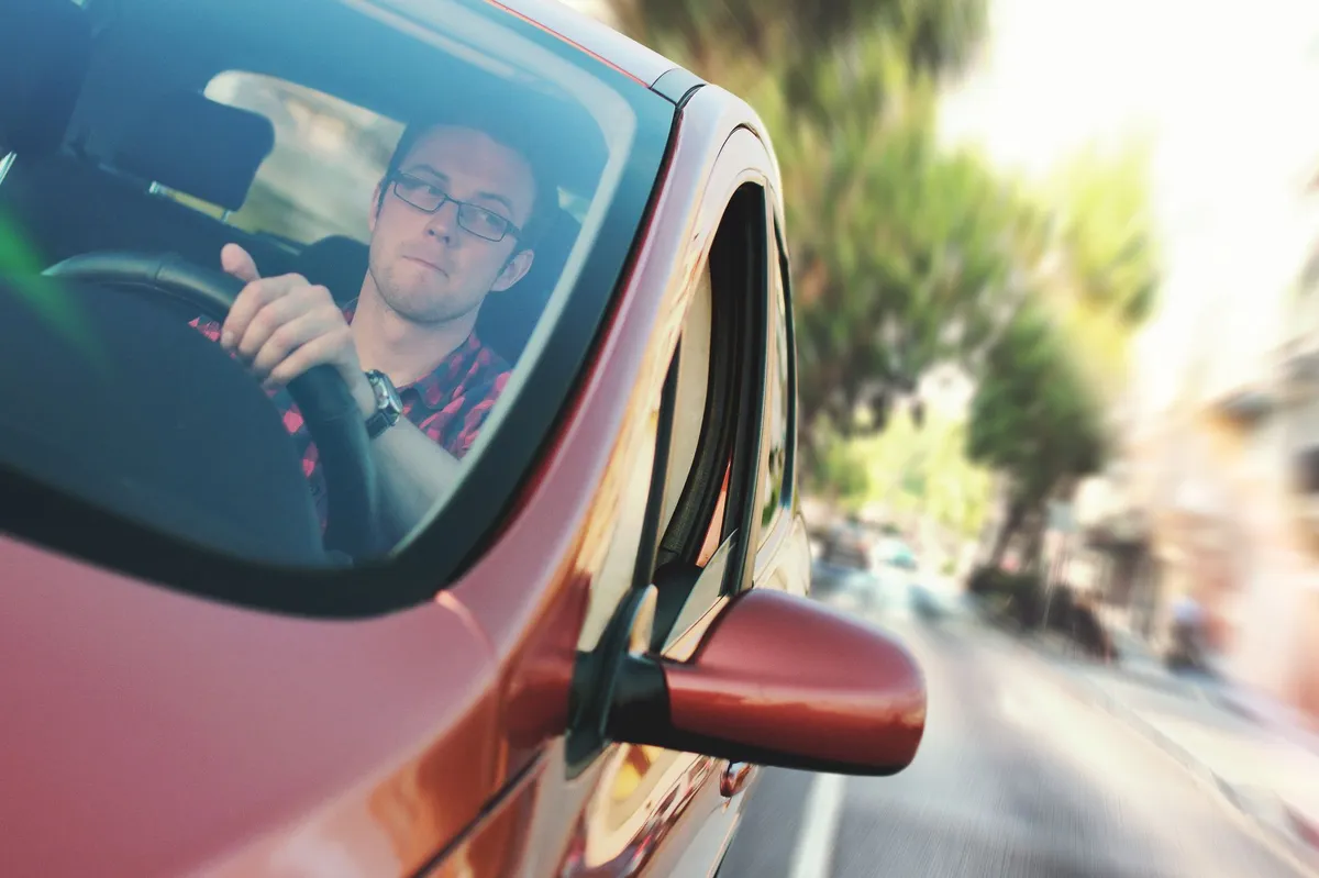 Fast steering mirror close‑up