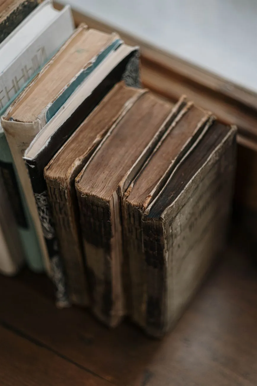 Le Pagine Proibite: Il Silenzio Forzato delle Biblioteche Sovietiche