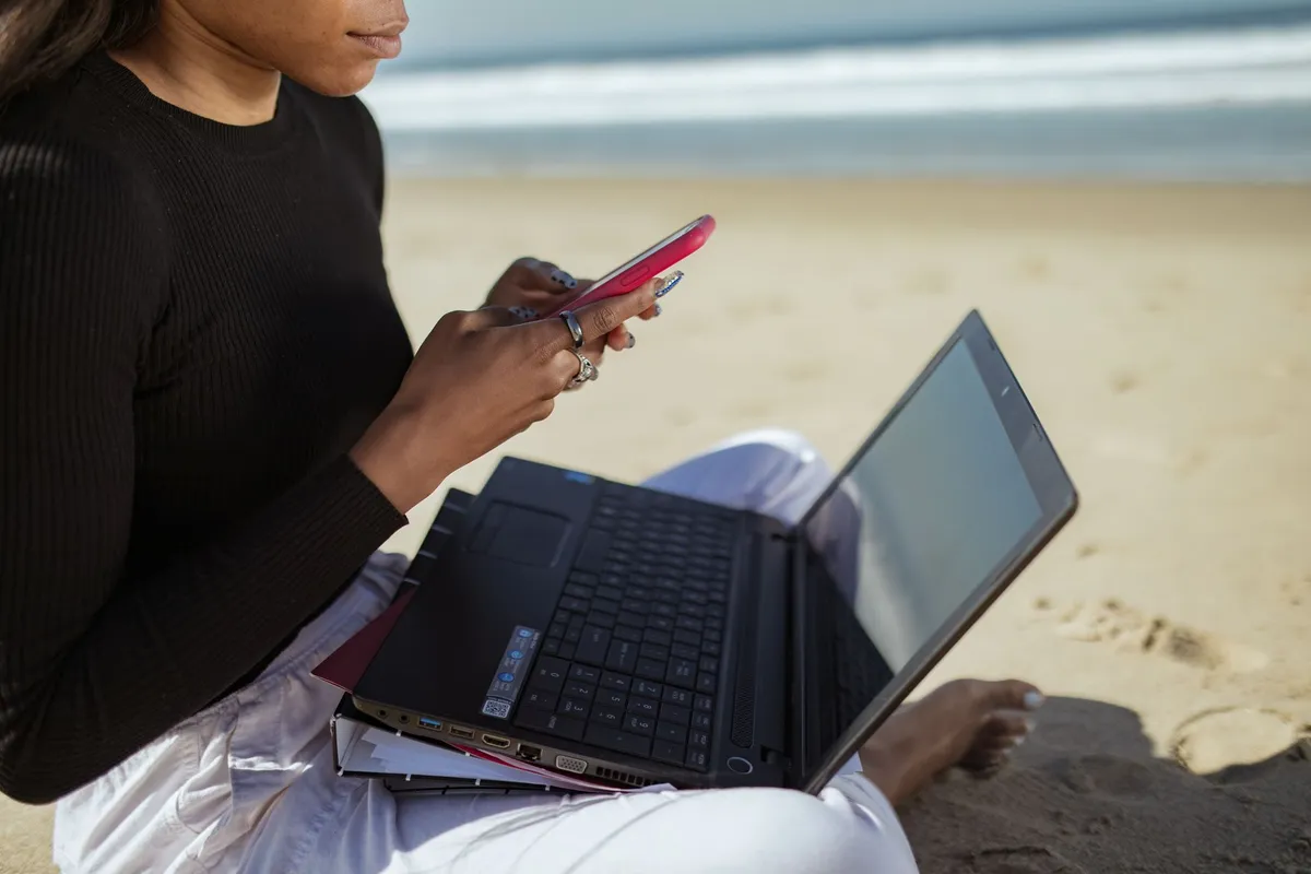 Les Enfants du Wi-Fi : Chroniques d'une Tribu Sans Frontières