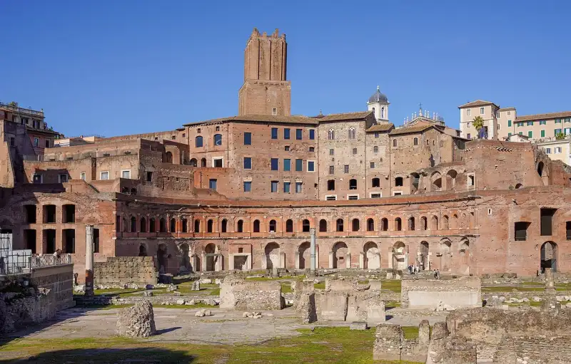 Mercati di Traiano: Il Primo Centro Commerciale del Mondo