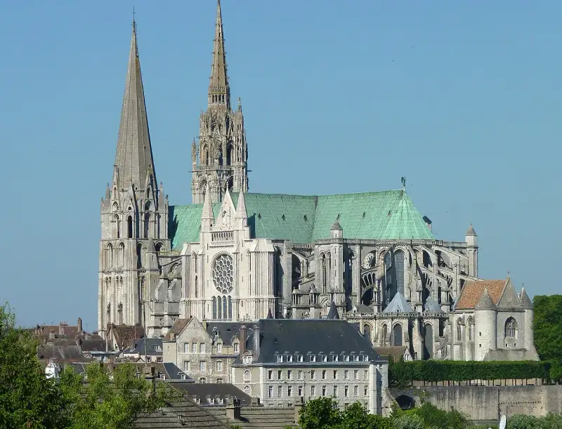 La Cathédrale de Chartres : Les Mystères de ses Vitraux