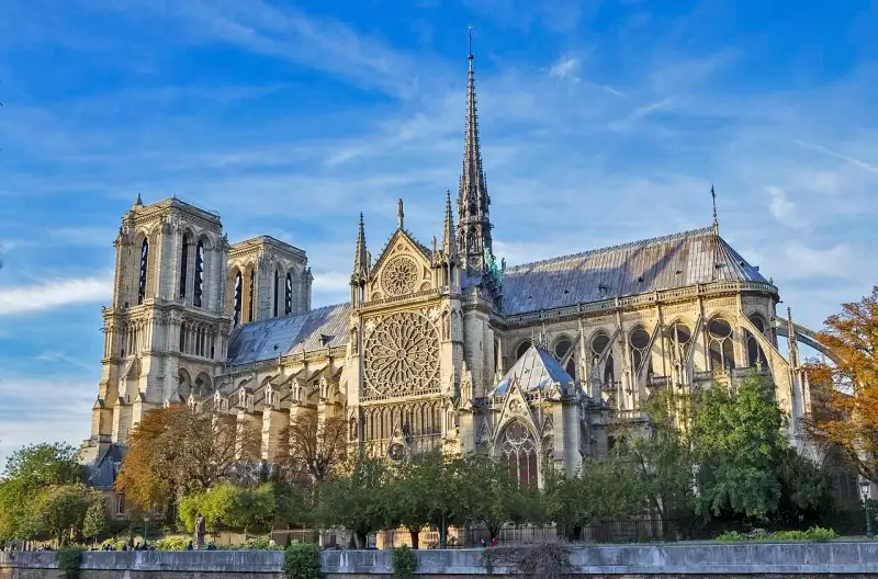 Notre-Dame de Paris : La Résilience du Chef-d'œuvre Gothique
