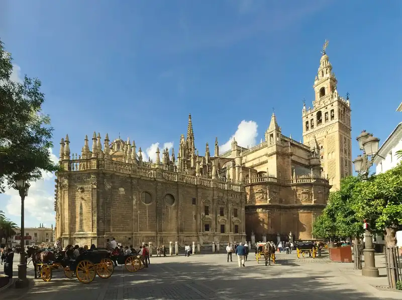 La Cathédrale de Séville : Gothique et Héritage Andalou