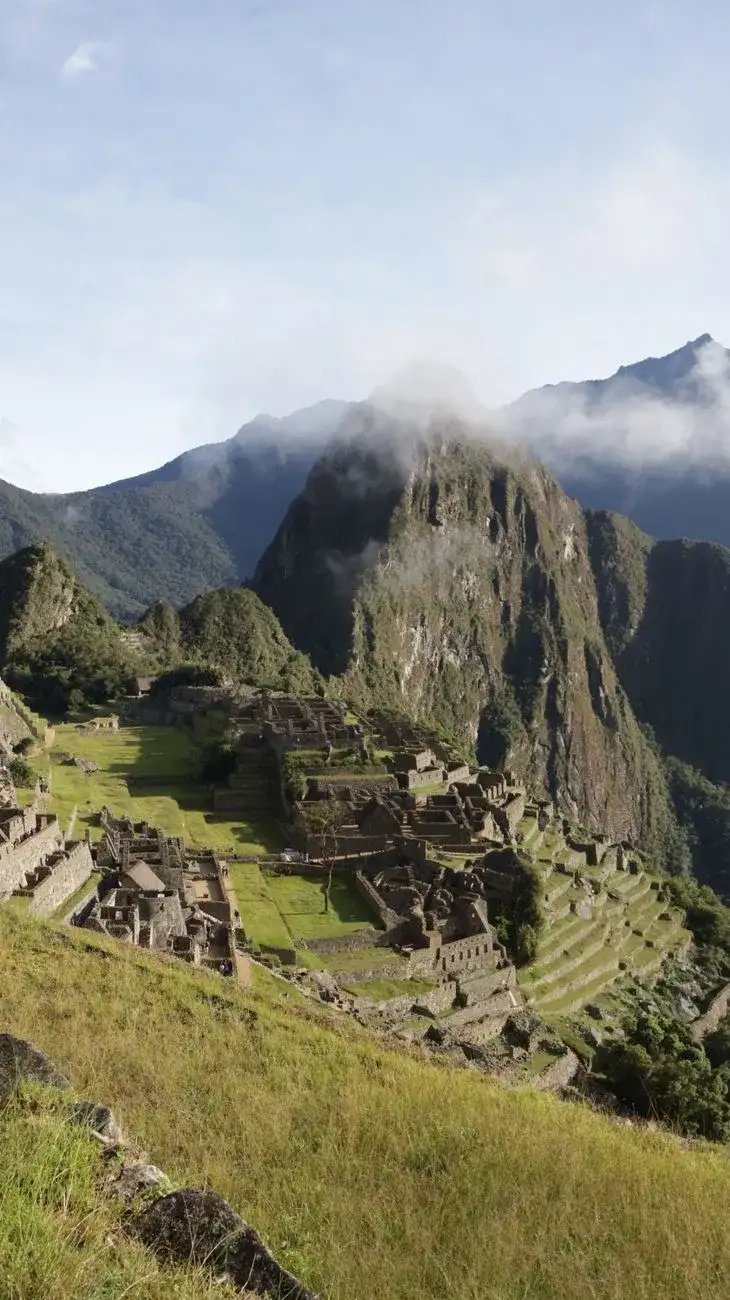 Machu Picchu : Quand les Pierres Éternelles des Incas Murmurent l'Histoire Oubliée au Sommet des Andes