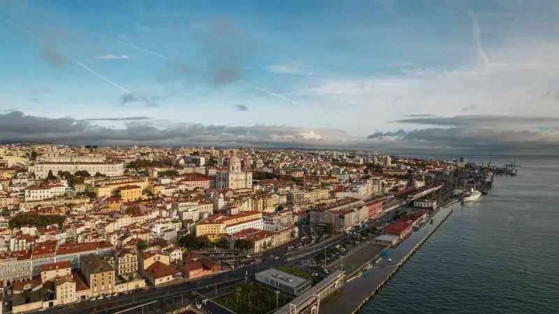 Os Segredos de Alfama: Apaixonando-se Loucamente por Lisboa