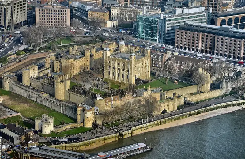 Ghosts of the Tower of London: Betrayal, Blood, and Royal Secrets