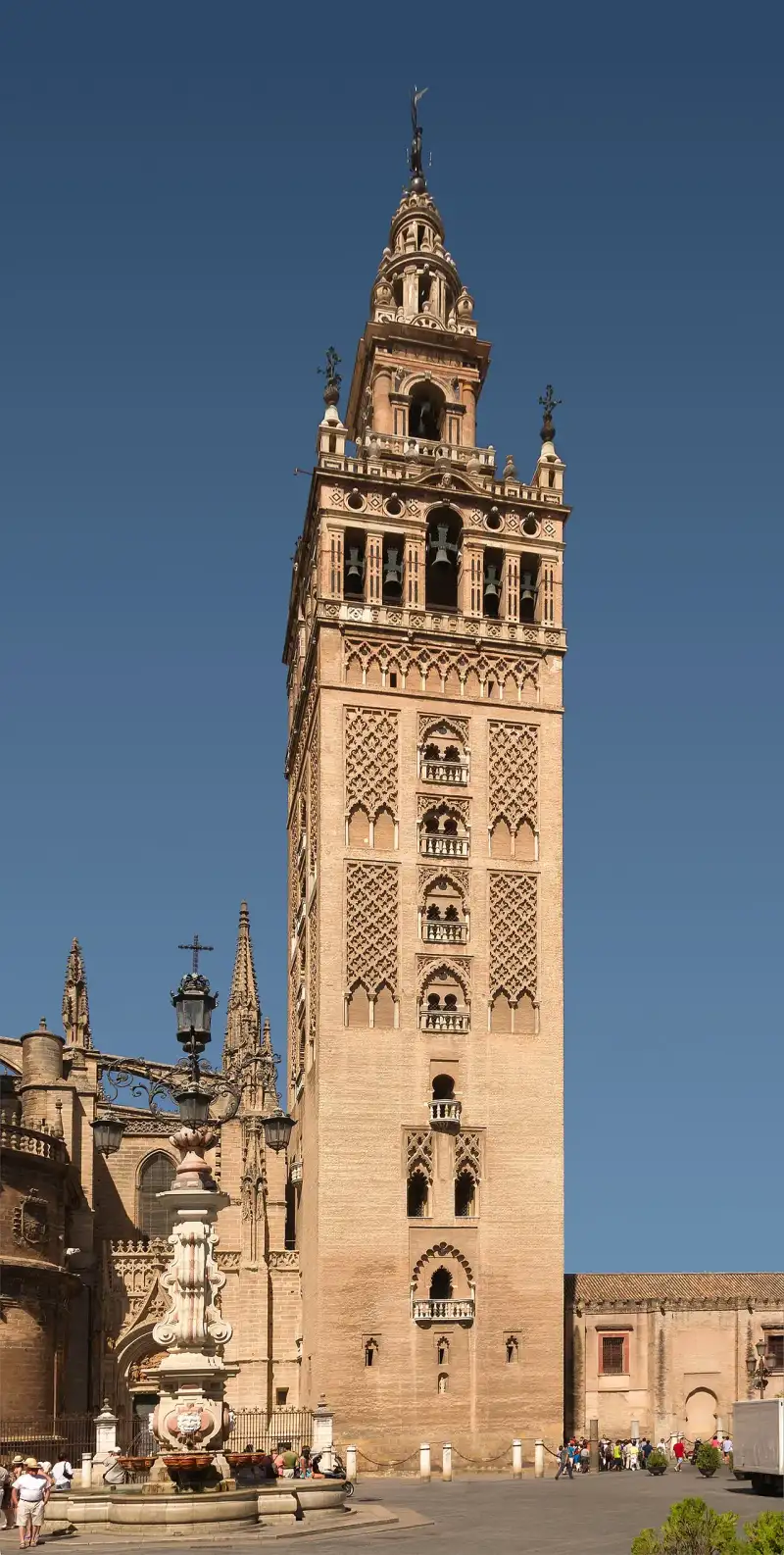 La Giralda: El Minarete de Sevilla