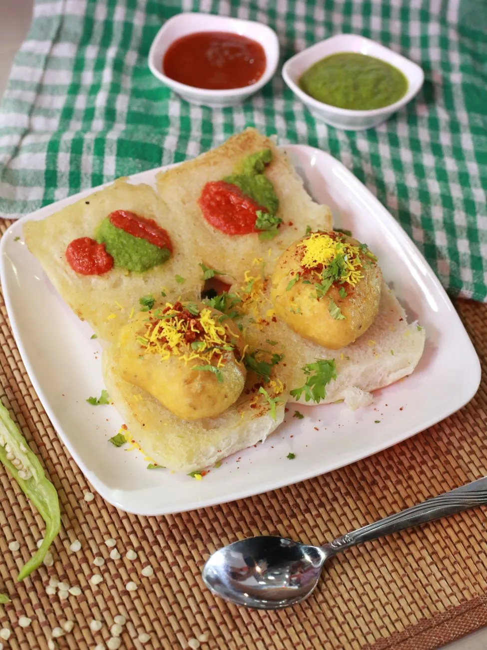 Mumbai vada pav street stall