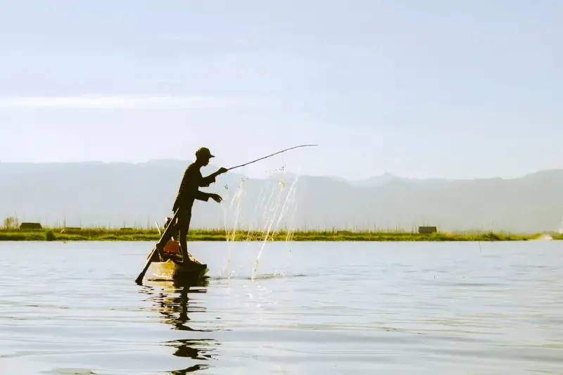Myanmar’s Inle Lake: Where Leg-Rowing Fishermen Dance on Water and Floating Gardens Feed a Nation