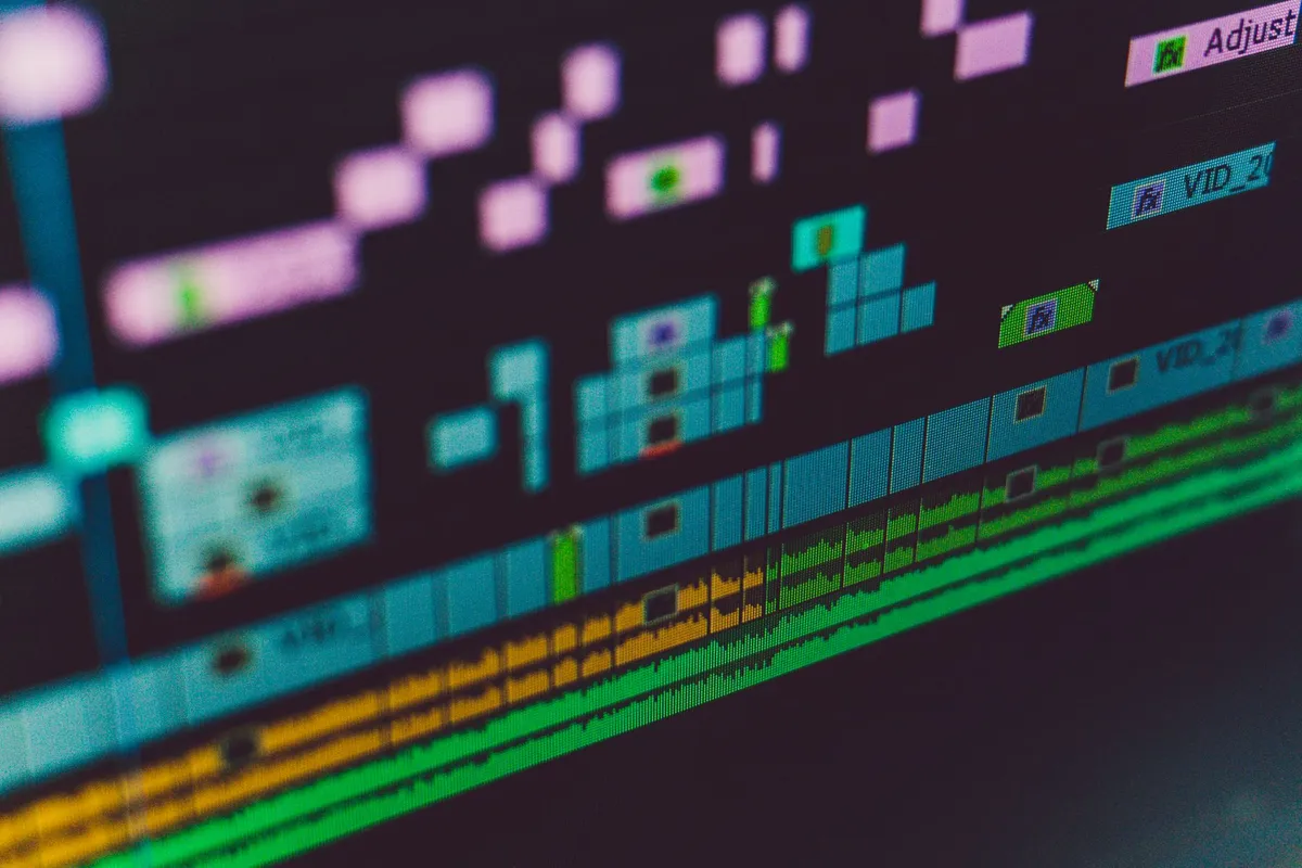 The visualization of neural data streams in a synthetic environment.