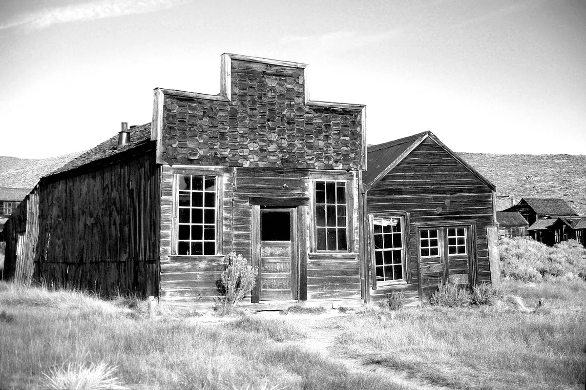 ghost town, dark tourism, urban exploration