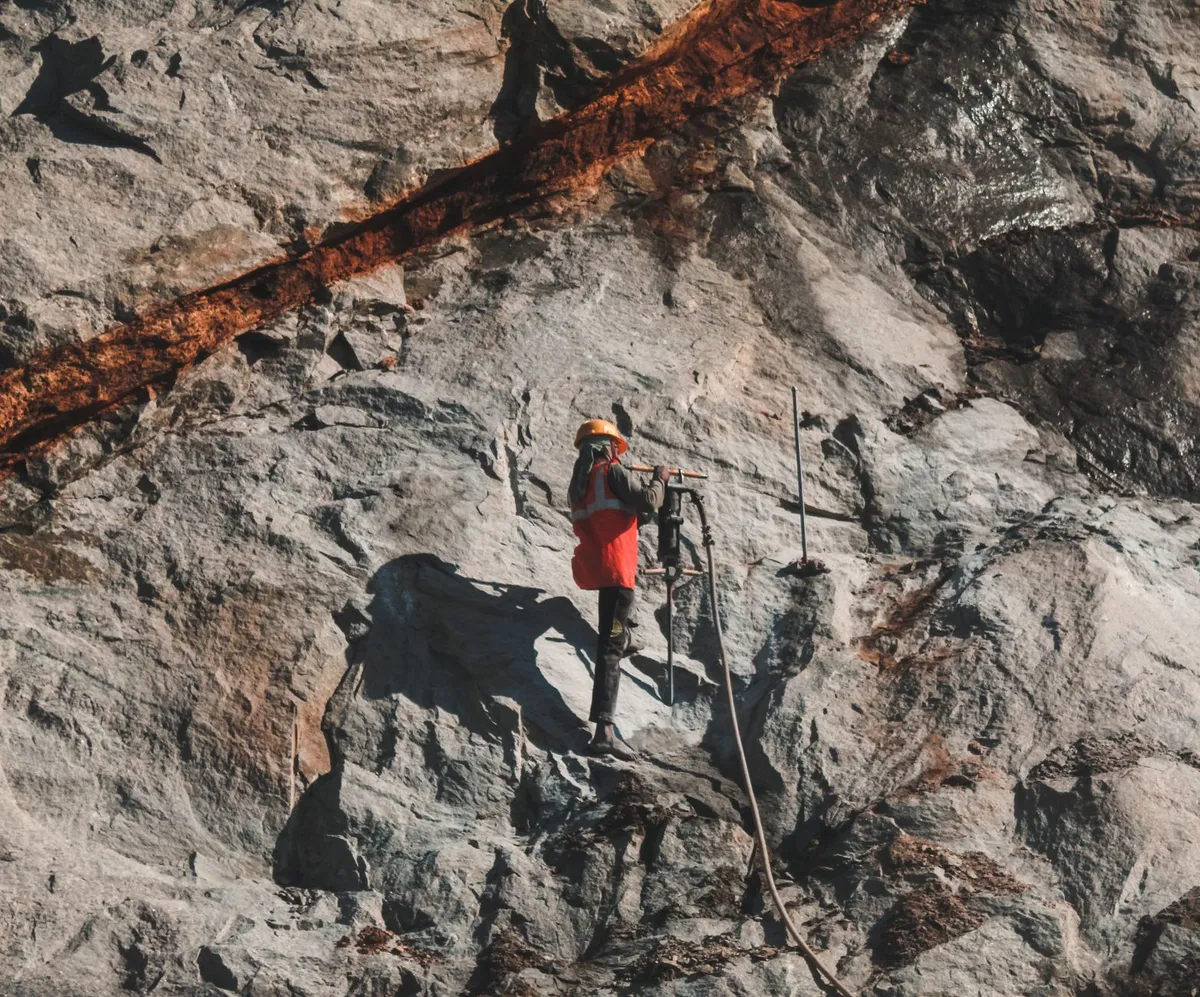 Quantum sensor deployment in a rugged terrain