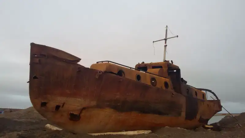 Das Schiff des Odysseus setzt aus