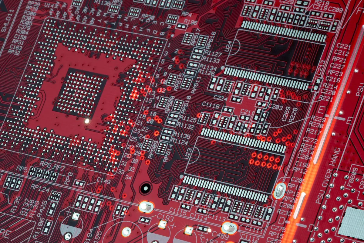 Silicon Photonics Unleashed: Low‑Latency Interconnects Powering Hyperscale Compute