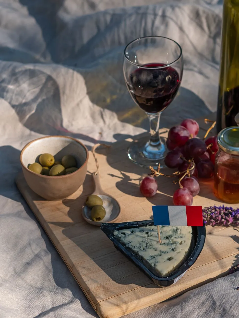 Sip, Savor, and Swoon: The Art of French Wine and Cheese Pairings That Will Transport You to the Vineyards of Bordeaux