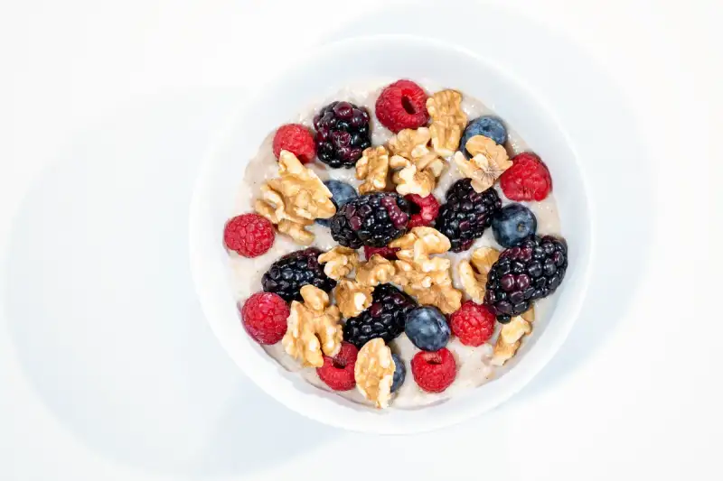 Steel-Cut Oats with Chia Seeds and Blueberries: A Delicious and Nutritious Breakfast Option