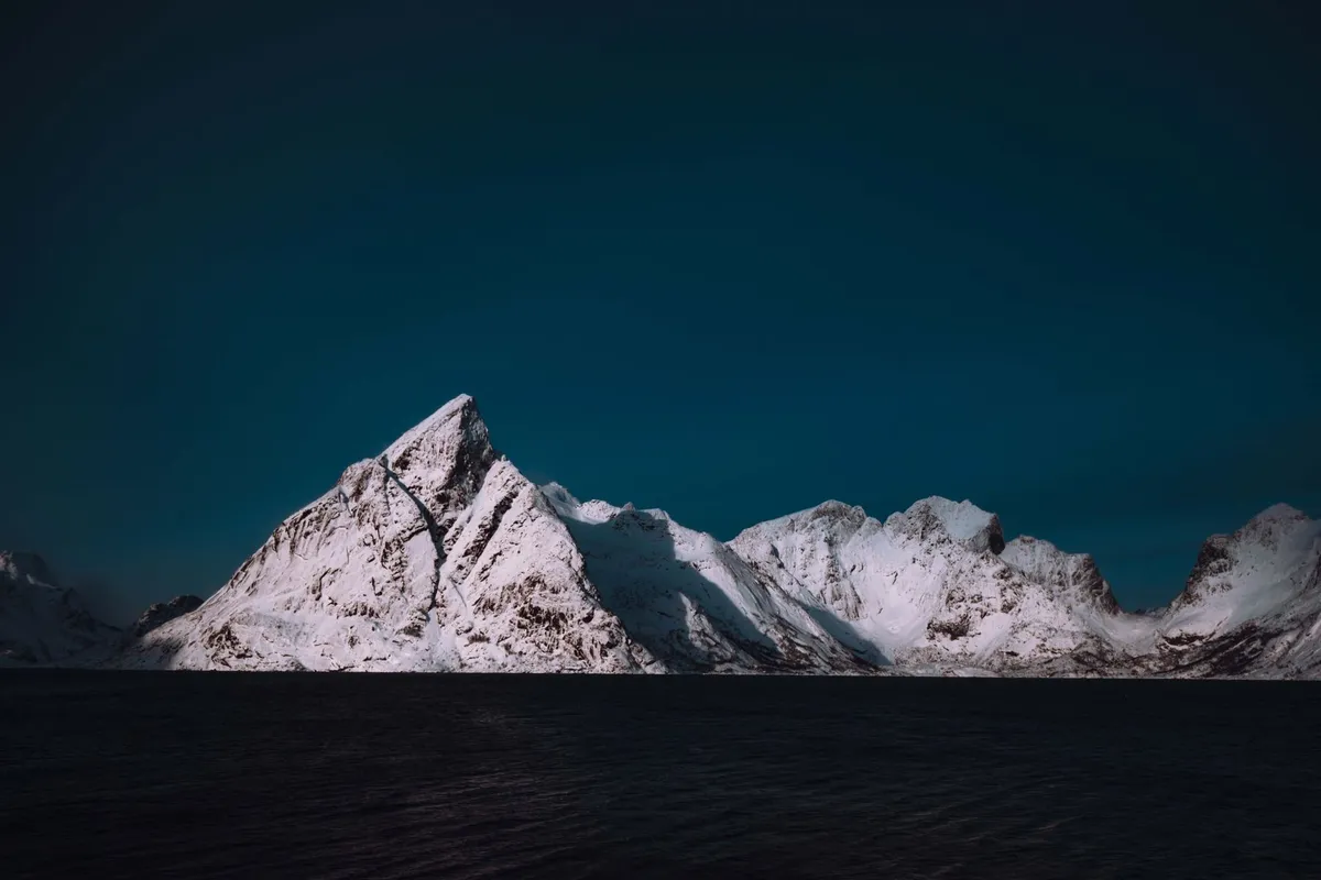 Svalbard: Arctic Adventures Beyond the Northern Lights – A Remote Paradise for Explorers and Digital Nomads