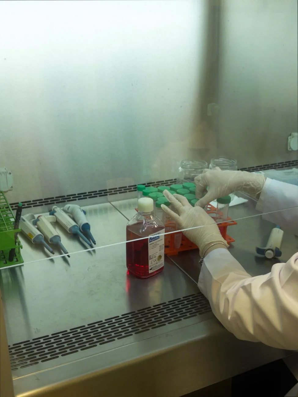 Sodium-ion battery cells in a laboratory setting