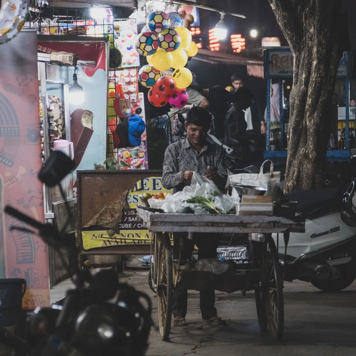 The Concrete Palette: Unveiling the Sizzling Soul of Mumbai's Sidewalks