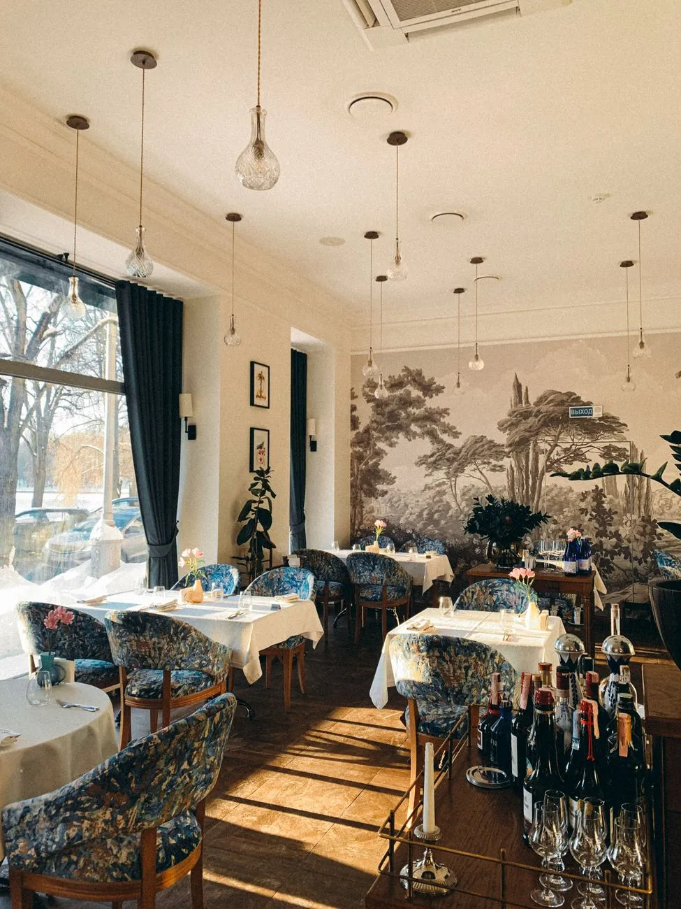 Refined dining atmosphere with modern decor