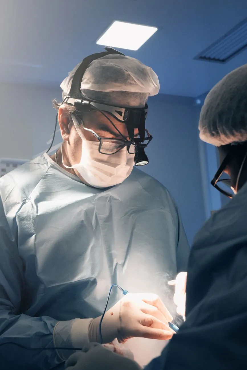Surgeon using a neural haptic glove during robotic surgery
