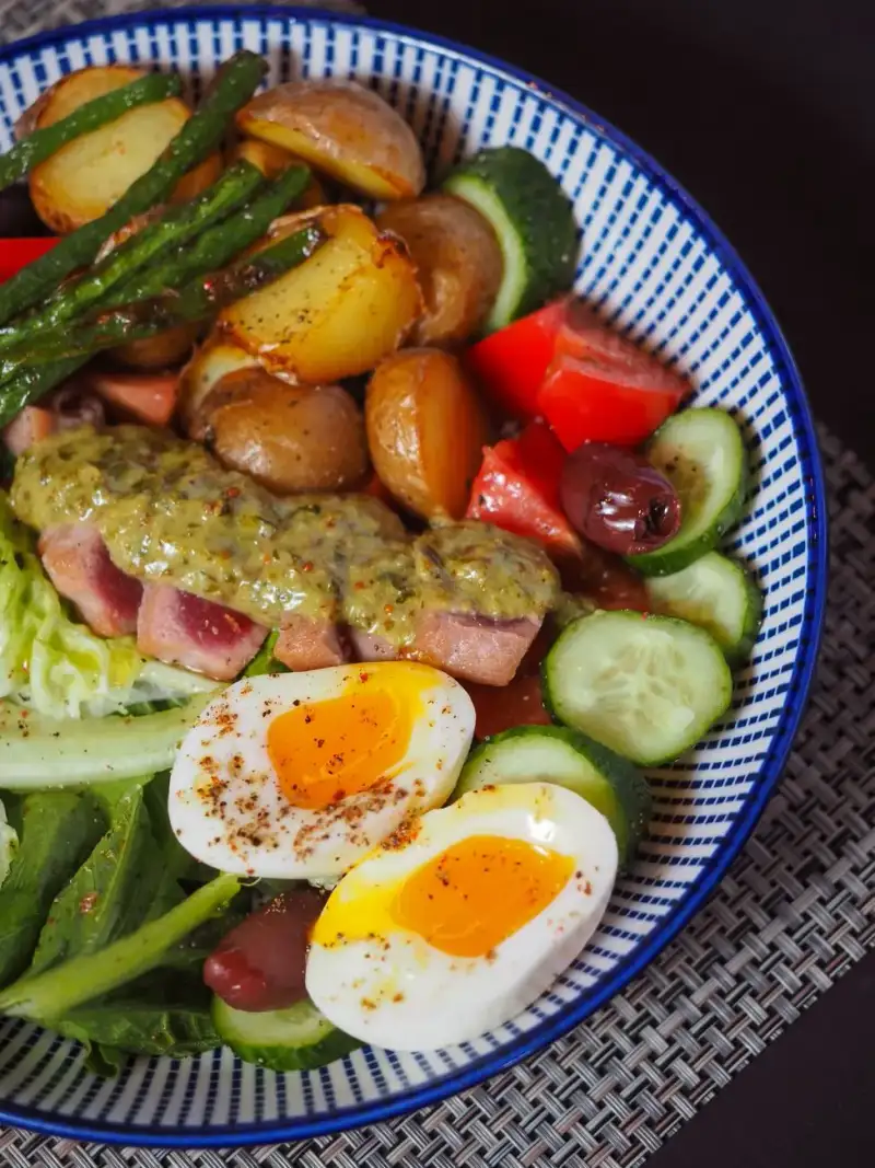 The Mediterranean Vitality Bowl: A Masterclass in Omega-3 Rich Chickpea and Tuna Salad