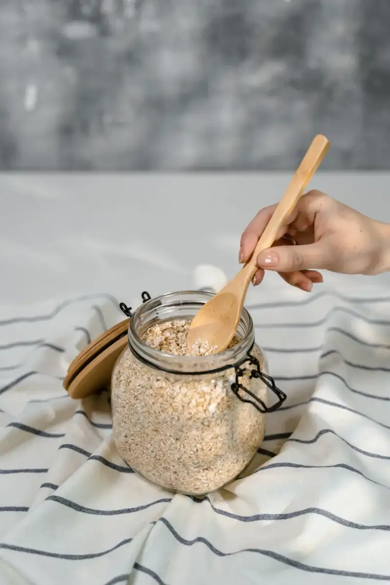 Organic rolled oats and raw grains