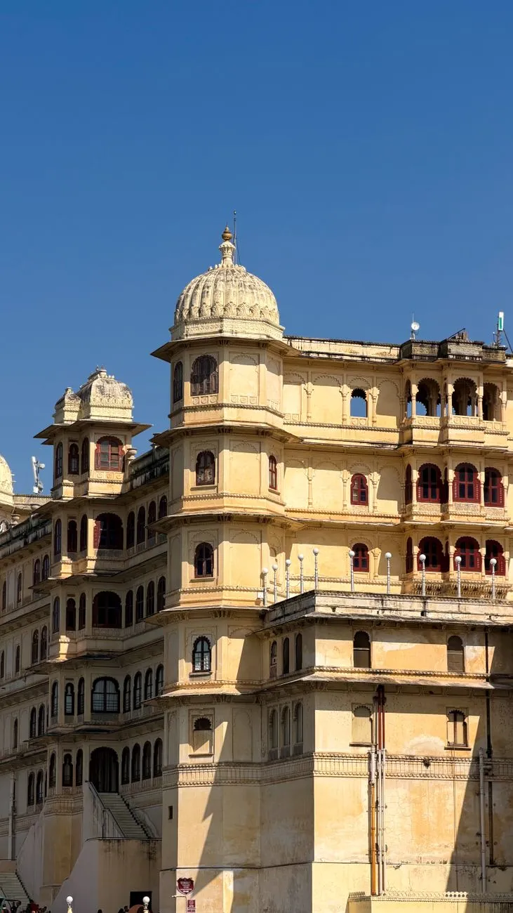 'Udaipur: Wo die Zeit in goldenen Palästen und smaragdgrünen Seen erstarrt'